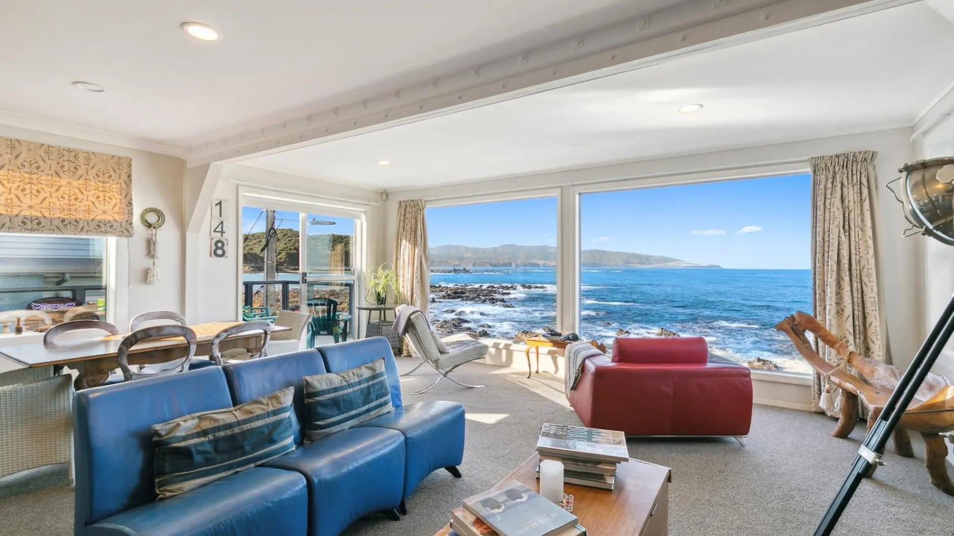 Pacific Ocean Seafront Home 3B2B Near Airport Wellington