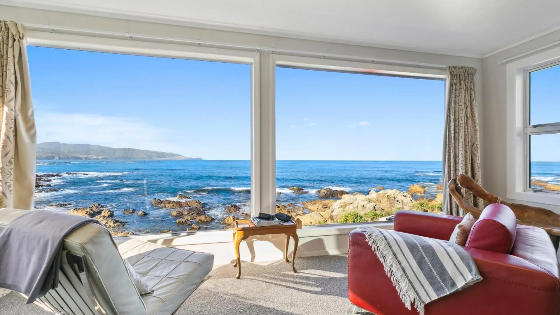 Villa Pacific Ocean Seafront Home 3B2B Near Airport Wellington